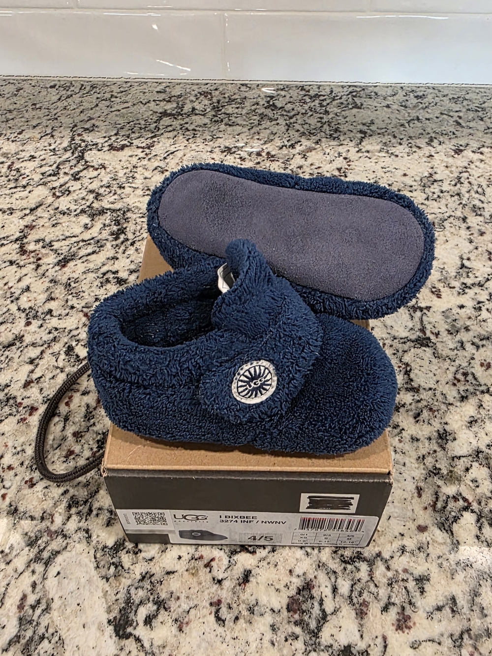 UGG Bixbee Infant Navy Cozy Fuzzy Slippers - Size 4/5 - EUC